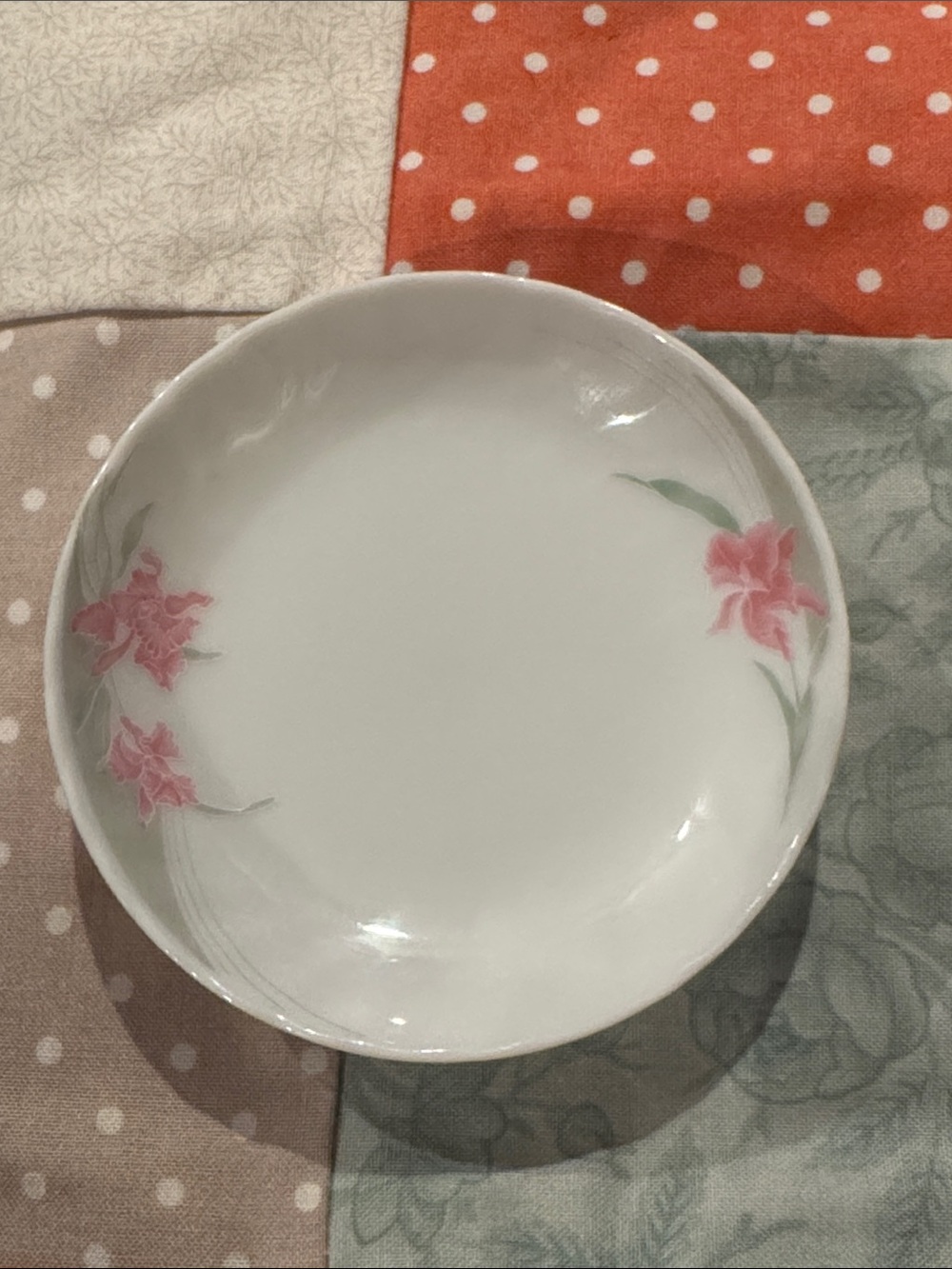Source Unknown White Ceramic Bowl with Pink Flowers and Green Leaves